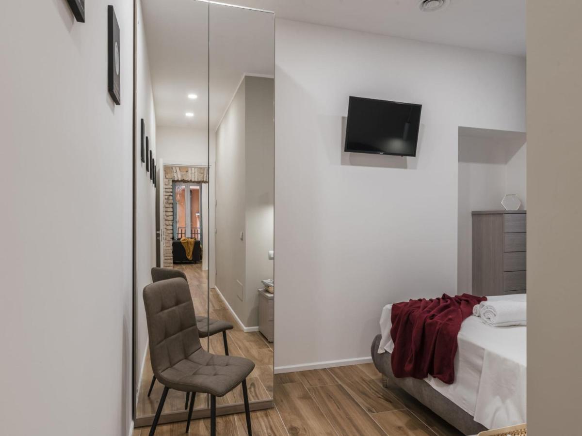 The Best Rent - Modern Three-Bedroom Apartment A Few Steps From The Colosseum מראה חיצוני תמונה