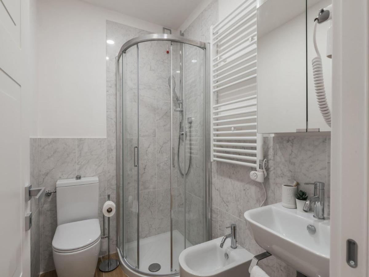 The Best Rent - Modern Three-Bedroom Apartment A Few Steps From The Colosseum מראה חיצוני תמונה